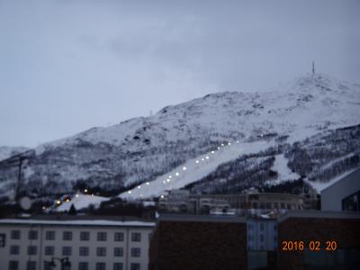 ナルビクの駅舎。休日には駅員不在。インフォメーションも閉まっている。地図確保できず。