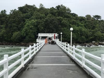 例の桟橋。雨の日は寂れ感が…。