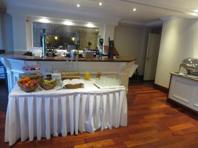 朝食は豪華さはありませんが、十分な内容です