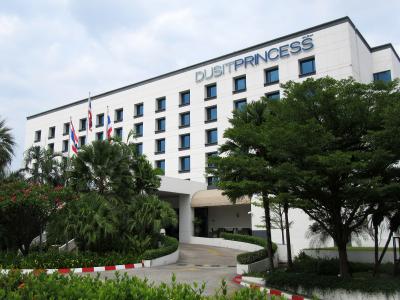 「シーコン・スクエア」の隣りに位置していました