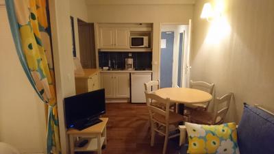 部屋内のキッチン