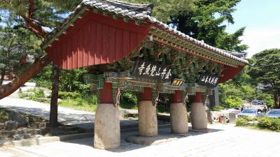 山の中の幻想的なお寺