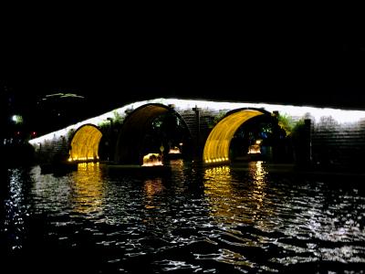 近くの有名な橋のライトアップ