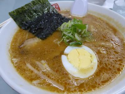 どろラーメンが有名だけど、味噌ラーメンも絶品。縮れ麺なんです。