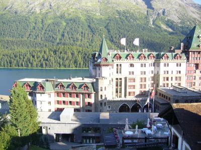 部屋から湖が見える。