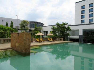 プール周りも豪華な造りでした 