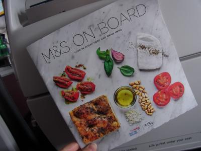 短距離国際線の機内サービスは有料に変わっています。