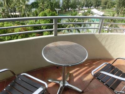 バルコニーは小さ目