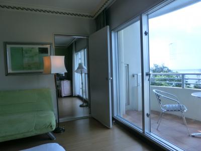 コネクティングルームは、片側からしか開かない