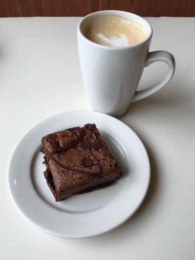 カフェも併設されたチョコレートショップ