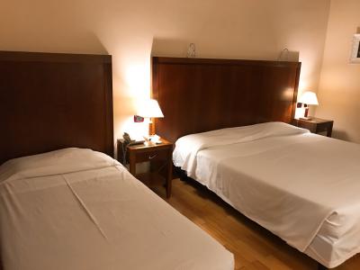 ベッドが並んでいる