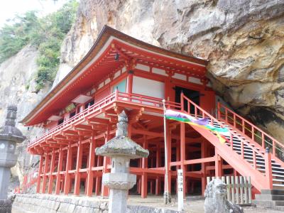 不思議な景観の達谷窟へ。