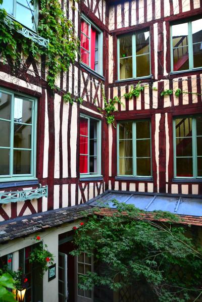 ノルマンディーらしいコロンバージュ建築です。