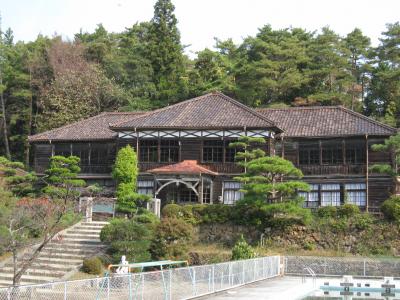 非常にクラシカルなスタイルの小学校