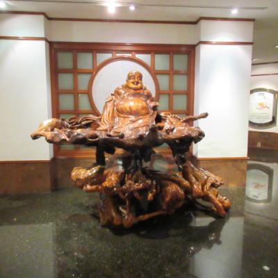 エントランス内の布袋様？？