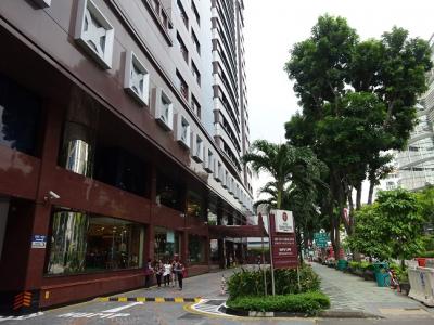 車寄せ奥にタクシー乗り場があります