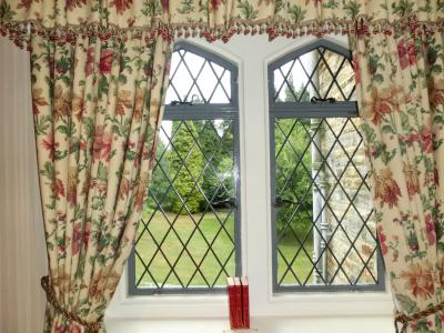 窓際には、クリスティの本が置かれている。