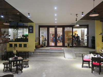 入口あたり。お洒落なスペースでホッとします。