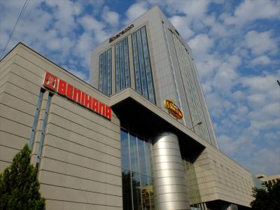 昼に見たシェラトン・ブカレストは普通に見えますが…、