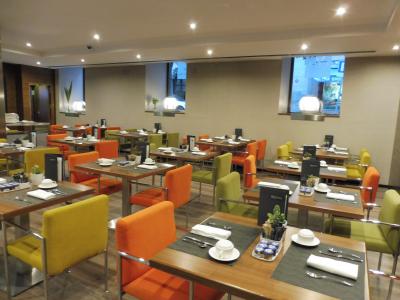 朝食会場。そんなに広くはありません