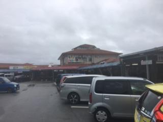 国道58海岸へ至った仲泊地区にあります