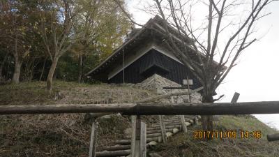 素朴な城跡頂上からの見晴らしは最高。