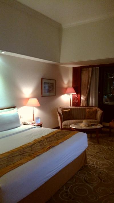 広々キングサイズベッド