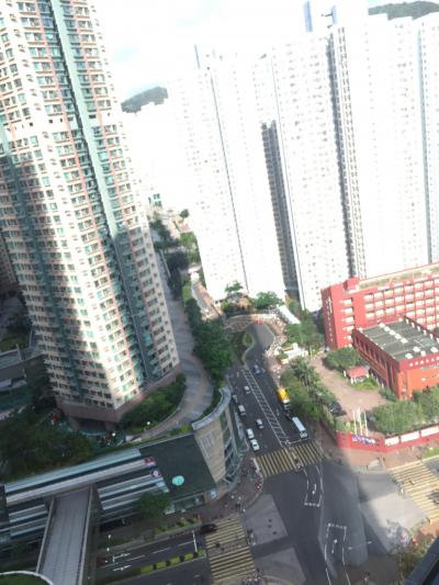 周りには高層マンションがあります。