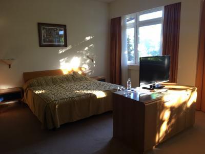 広くてシンプルな部屋