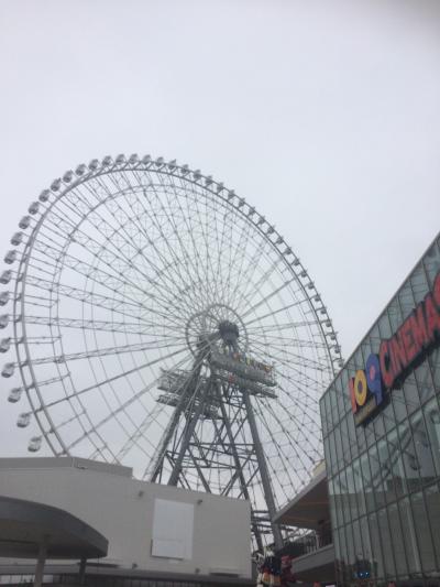 複合型のひろびろとしたモール