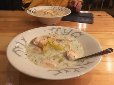 軽食として出されたサーモンシチューが美味。