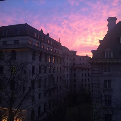 窓からの眺め（朝焼け）