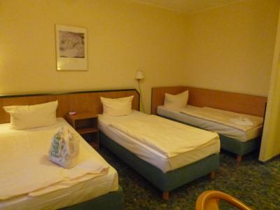 ３ベッドの部屋でした。飾り気なし。