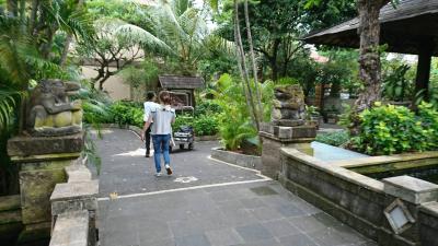 ホテルの敷地内は緑がいっぱいで、リゾート感が感じられます