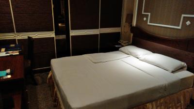 向こう側は大通りです。