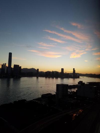 日本で早朝Jアラートが発令。スマホが鳴って朝焼けが見られた。