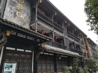 お寺のような外観