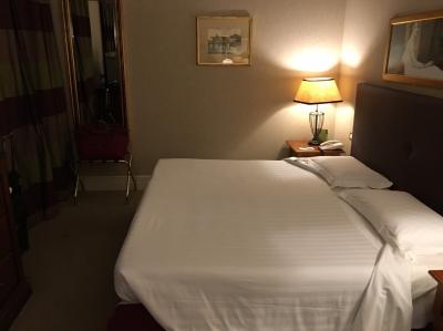 クラシカルでローマの雰囲気を堪能できます。ベットが心地よい。