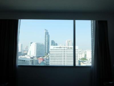 カーテンを開けると