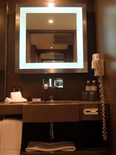 シンクが浅すぎて水が跳ね返りビシャビシャ