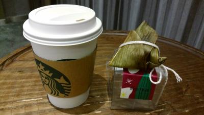 近くのスタバでコーヒー