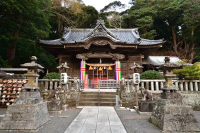 海岸の鳥居が印象的