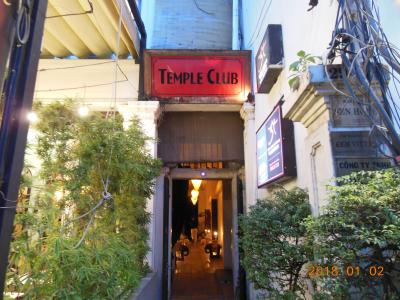 落ち着いた歴史を感じさせる内装