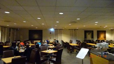 落ち着いた感じの食堂です