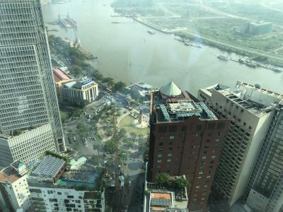 38階レベリーラウンジからの眺め。眼下にはサイゴン川。