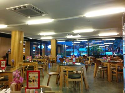 夜は利用者がほとんどない静かなレストラン