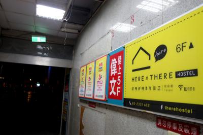 エレベーター前に看板あり