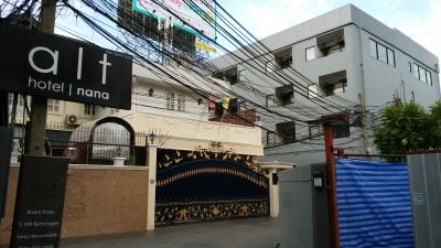 Nana駅からSoi8を歩いてちょっと奥にはいったところ