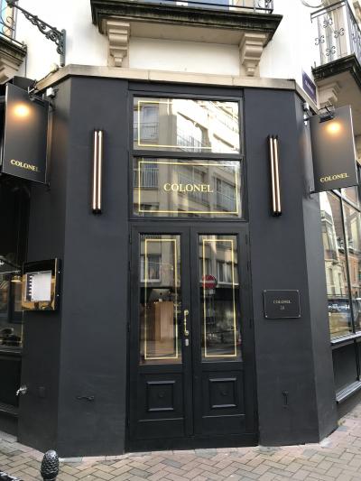 ルイーズ駅近のステーキハウス「COLONEL」