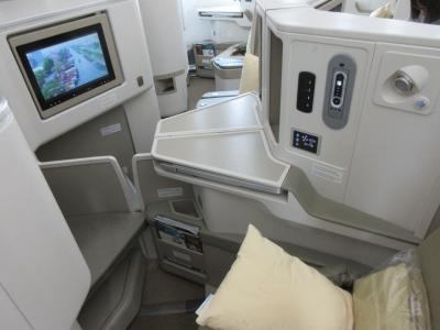 ベトナム航空ビジネスクラス搭乗記、含むホーチミンでのスーツケース延着事件